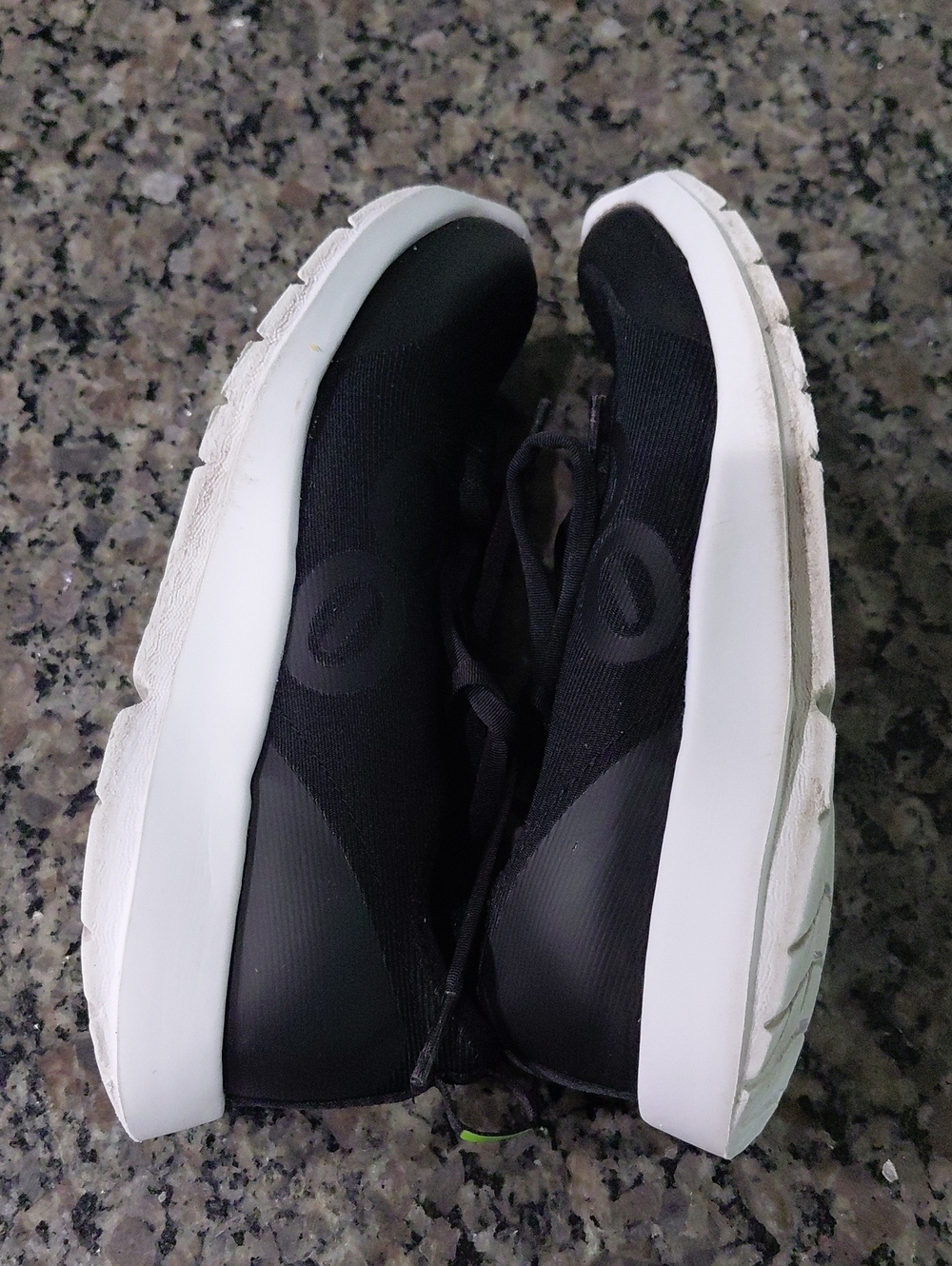Oofos Oomg Sport LS Low Black/White Women’s Sz 7 - Picture 5 of 9
